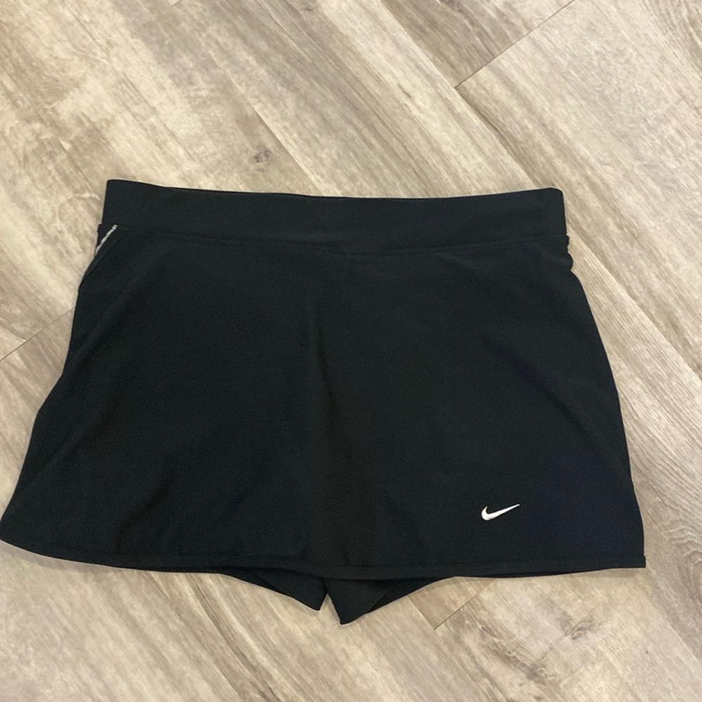 Nike skort size M worn 1x athletic skirt with built in shorts